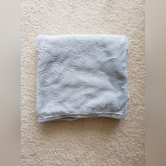 Grey Patterned Warm Cape - Picture 3 of 3